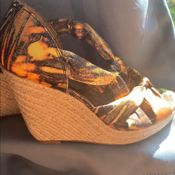 Women’s Carlos Santana platform sandals - Picture 2 of 6